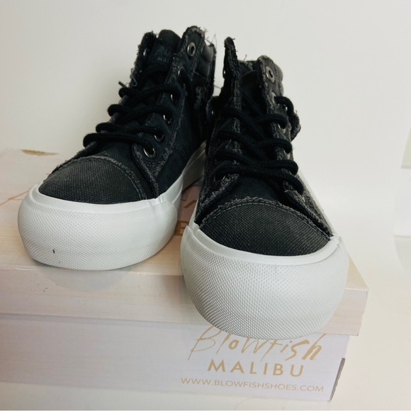 Blowfish Black and White Casual Canvas High-Top Sneakers with Zipper. - Picture 4 of 7